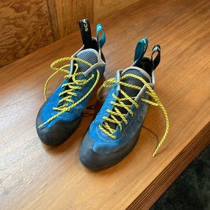 SCARPA Helix Climbing Shoes Hyper Blue Suede size 10.5 women/ 9.5 men